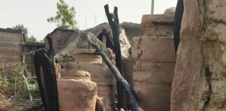 लोहारन पुरवा में रात 2 बजे लगी भीषण आग:घर जलकर खाक; अनाज भी स्वाहा, परिवार बेघर