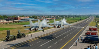 पूर्वांचल एक्सप्रेस-वे पर भारतीय वायुसेना का मेगा एयर शो, फाइटर जेट्स ने भरी उड़ान