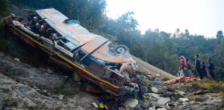 नेपाल में उप्र के रहने वाले 20 तीर्थ नागरिकों की बस खाई में गिरी, बच्ची समेत दो की मौत