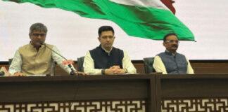 AAP में बड़ी टूट: राघव चड्ढा समेत 7 सांसदों ने छोड़ी पार्टी