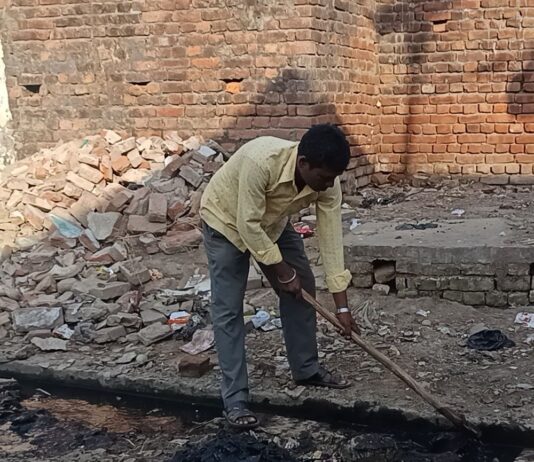 जमुनहा में संचारी रोगों से बचाव अभियान:महादेवा में नालियों की साफ-सफाई, जलभराव रोका गया