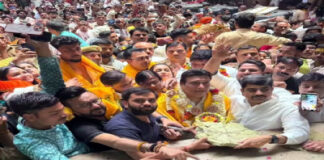 अभिनेता गोविन्दा ने लिया बांकेबिहारी जी का आशीर्वाद