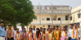 एसबीएम इंटर कॉलेज के मेधावी छात्र सम्मानित:हाई स्कूल और इंटर बोर्ड परीक्षा में बेहतर प्रदर्शन पर मिला सम्मान