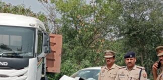 बस्ती में ट्रेलर-कार भिड़ंत, बुजुर्ग महिला की मौत:गौरा तिराहे पर हुआ हादसा; तीन अन्य घायल