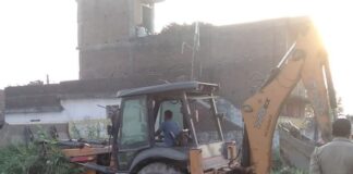 अमहवा में अतिक्रमण पर चला बुलडोजर:30 डिसमिल खलिहान की जमीन करवाया खाली, कई बार जारी किया था नोटिस