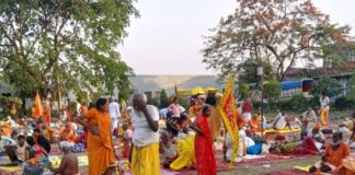 सिकंदरपुर पहुंची चौरासी कोसी परिक्रमा:मखौड़ा धाम में होगा हवन पूजन, श्रद्धालु करेंगे रात्रि विश्राम