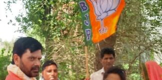 ब्लॉक प्रमुख ने लोगों से की मुलाकात:कुदरहा में घर-घर जाकर सरकारी योजनाओं की जानकारी दी