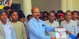 सिसवा के एमजीआई कॉलेज में पुस्तक मेला आयोजित:विद्यार्थियों को एनसीईआरटी पुस्तकों की दी गई विस्तृत जानकारी