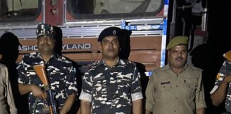 नौतनवॉ में 327 किलो गांजा जब्त, एक गिरफ्तार:एसएसबी और आबकारी विभाग की संयुक्त कार्रवाई, ट्रक भी बरामद