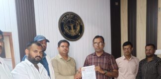 हुजूरपुर शिक्षकों ने खंड शिक्षा अधिकारी को सौंपा ज्ञापन:चयन वेतनमान भुगतान और गर्भवती/बीमार शिक्षकों को जनगणना ड्यूटी से मुक्त करने मांग की