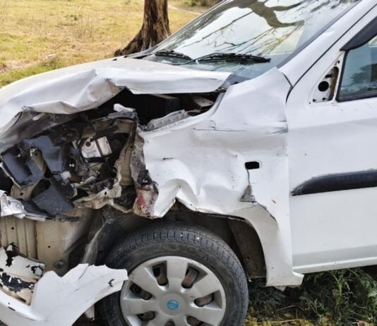 बस्ती में कार-ऑटो टक्कर में एक की मौत:ऑटो चालक सहित चार से पांच लोग गंभीर रूप से घायल, जांच में जुटी पुलिस