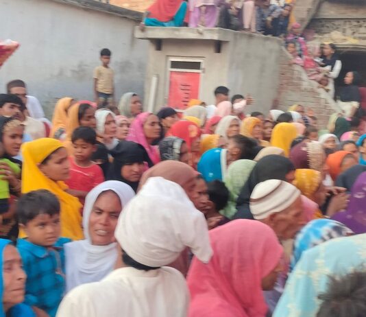 बहराइच में आवारा पशु से टकराकर बाइक सवार की मौत:नानपारा-लखीमपुर मार्ग पर हुआ हादसा, गंभीर रूप से घायल बेटा अस्पताल में भर्ती