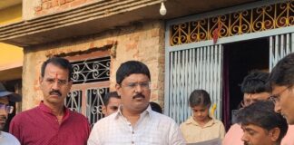 सर्पदंश से मृत छात्रा के परिवार को मिले 4 लाख:भगवानपुर में विधायक ऋषि त्रिपाठी ने पहुंचकर परिजनों को सांत्वना दी