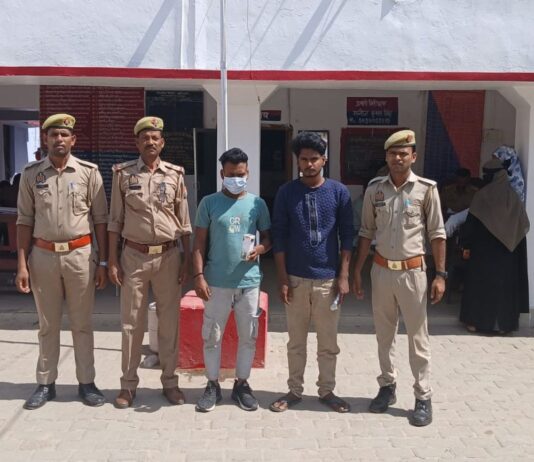 बलरामपुर में चोरी का खुलासा, दो आरोपी गिरफ्तार:पुलिस ने आभूषण बरामद कर न्यायालय भेजा