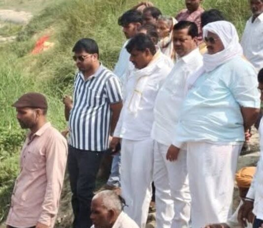 सफाई कर्मचारी संघ के जिलाध्यक्ष की मां का निधन:रोहिनी तट अटकहवा घाट पर किया अंतिम संस्कार, भाजपा नेता निर्भय सिंह हुए शामिल