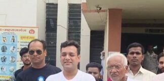 नौतनवा में 20 सूत्रीय मांगों पर दिया धरना:पूर्व विधायक अमन मणि त्रिपाठी ने प्रशासन को दी आंदोलन की चेतावनी
