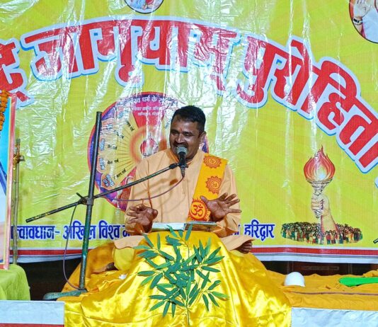 भागवत कथा श्रवण से मिलती है मनोवांछित फल और मोक्ष:सिसवा में आयोजित गायत्री महायज्ञ में शांतिकुंज हरिद्वार के कथावाचक ने किया वर्णन