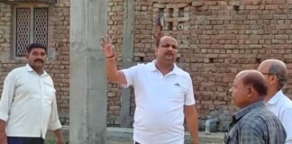 सिसवा अध्यक्ष प्रतिनिधि ने विवाह भवन निर्माण का किया निरीक्षण:विवेकानंद नगर वार्ड में निर्माणाधीन विवाह भवन में गुणवत्ता बनाए रखने का दिया निर्देश