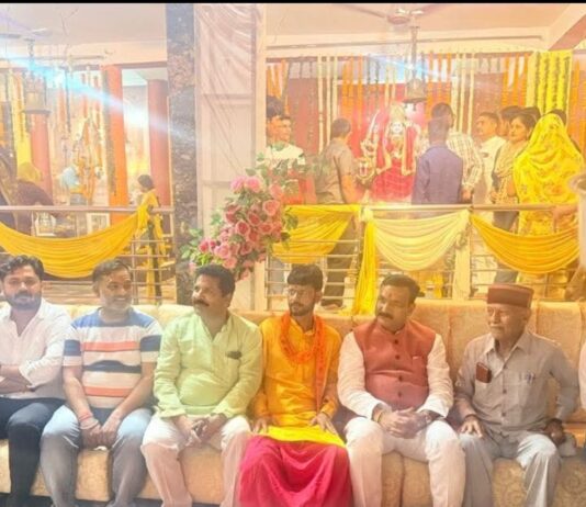 बांसी में हनुमान जयंती पर हजारों श्रद्धालु शामिल:पंचशिखा मंदिर में पूर्व मंत्री सतीश चंद्र द्विवेदी भी हुए शामिल