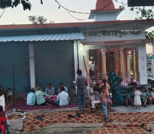 गोभिया चौराहे पर हनुमान जयंती मनाई गई:प्राचीन हनुमान मंदिर में उमड़ी भक्तों की भीड़, हुए भजन-कीर्तन