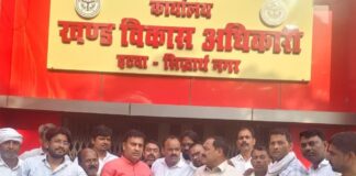 इटवा में ग्राम प्रधान संगठन ने सौंपा ज्ञापन:मुख्यमंत्री के नाम बीडीओ को पांच सूत्रीय मांग पत्र, ग्राम पंचायतों का शोषण बंद करने की मांग