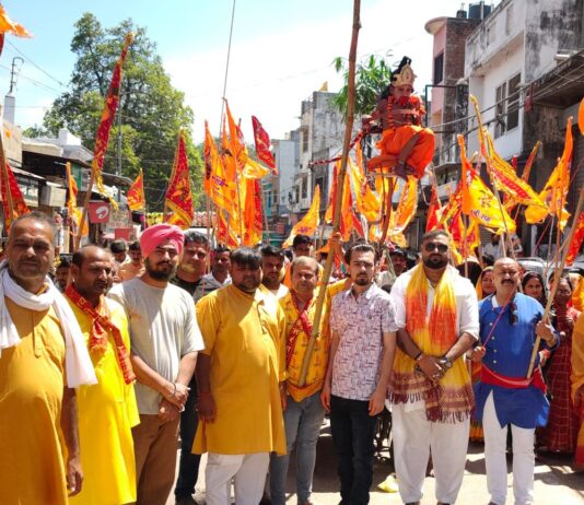 नानपारा में हनुमान जन्मोत्सव:भव्य शोभायात्रा निकाली गई, देर रात तक चले कार्यक्रम