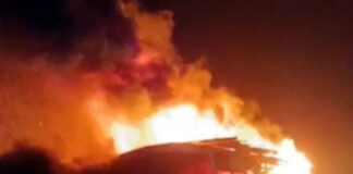 चलती बस में धमाके के बाद लगी आग, दो जिंदा जले, घायलों का उपचार जारी