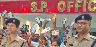 महराजगंज पुलिस ने 101 गुमशुदा मोबाइल बरामद किए:CEIR पोर्टल की मदद से असली मालिकों को सौंपे