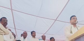 “शेर-ए-पूर्वांचल” के नारों से गूंजा अमहवा चौराहा:लंबे समय बाद जनसभा में पहुंचे पूर्व मंत्री अमरमणि त्रिपाठी, बोले—आखिरी सांस तक क्षेत्र की सेवा करूंगा