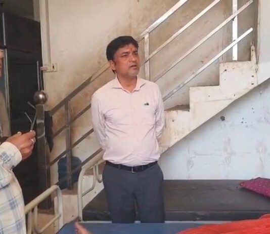 गिलौला में अवैध क्लीनिक पर छापा:स्वास्थ्य विभाग ने की बड़ी कार्रवाई, दो गर्भवती महिलाएं बचाई गईं