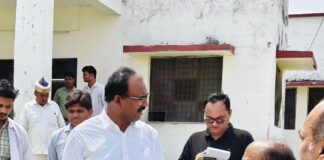 महराजगंज में आयुष्मान आरोग्य मंदिर के निरीक्षण में मिली खामियां:डीएम ने हेल्थ एटीएम बंद होने पर जताई नाराजगी