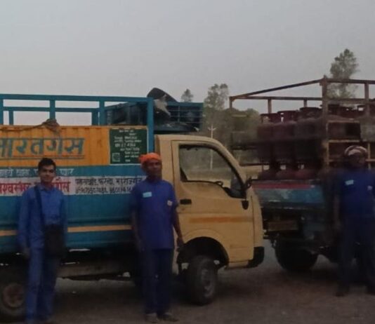 फरेंदा में होम डिलीवरी गैस सेवा शुरू:एजेंसी ने उपभोक्ताओं को दी राहत