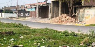 महराजगंज में सोनौली के गांधीनगर में कचरे के ढेर:स्थानीय लोगों की बढ़ी परेशानी, संक्रमण का खतरा