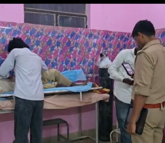 श्रावस्ती में सड़क हादसा में बुजुर्ग का पैर टूटा:अहिरनपुरवा के पास अज्ञात बाइक ने मारी टक्कर, गंभीर घायल