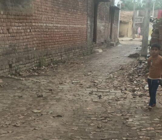 पाइपलाइन खुदाई से सड़क क्षतिग्रस्त:कैदुवा में आवागमन प्रभावित, स्थानीय लोग परेशान