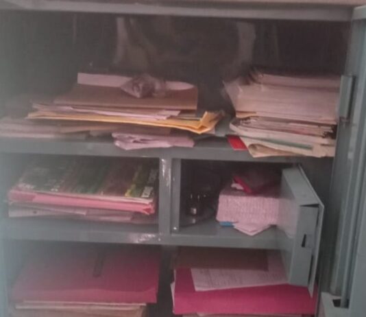 वेसौरा के प्राथमिक विद्यालय में चोरी:डेस्क, पंखे, गैस सिलेंडर समेत हजारों का सामान ले उड़े चोर; केस दर्ज