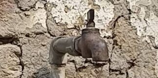 दामूपुरवा में पानी टंकी बनी शोपीस:एक साल बाद भी घरों तक नहीं पहुंचा पानी