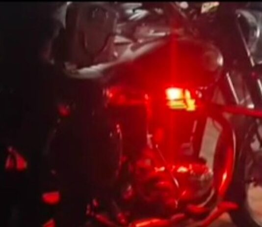 बस्ती में ‘पटाखा बुलेट’ पर पुलिस का शिकंजा:बिना नंबर प्लेट वाली बाइक सीज, चालक पर कार्रवाई