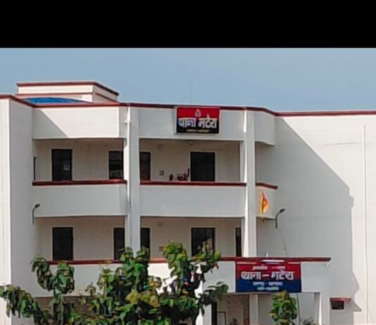 बहराइच में नाबालिग बच्ची के पेट पर मारा चाकू:पानी मांगने पर हमला, जिला अस्पताल में भर्ती; आरोपी गिरफ्तार