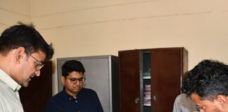 जिलाधिकारी ने तहसील का औचक निरीक्षण किया:सिद्धार्थनगर में राजस्व लिपिक पर विभागीय कार्रवाई के निर्देश दिए