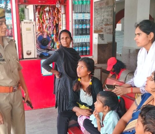 कोठीभार पुलिस ने सिसवा में चलाया मिशन शक्ति अभियान:रेलवे स्टेशन, स्कूलों और सार्वजनिक स्थानों पर किया जागरूक