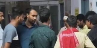 सिरसिया में मैजिक-बाइक टक्कर, एक की मौत:दो गंभीर घायल, चालक फरार; पुलिस ने वाहन जब्त किया