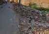सिंदुरिया ग्राम सभा में कूड़े का अंबार:राहगीरों और ग्रामीणों को भारी परेशानी