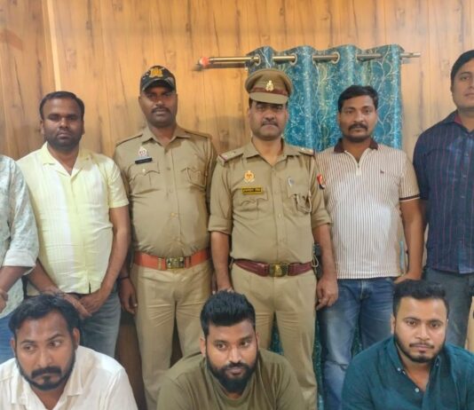 बंधक बनाकर फिरौती मांगने वाले 3 आरोपी गिरफ्तार:लालगंज पुलिस ने 2 युवक को सकुशल छुड़वाया, DGP ने पुरस्कृत किया