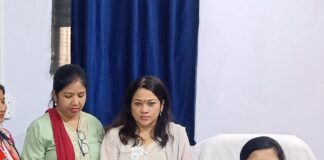 गांधी नगर अर्बन हेल्थ केयर में जन आरोग्य मेला:डॉ. नमिता गुप्ता ने मरीजों का निशुल्क इलाज कर दवाएं वितरित कीं