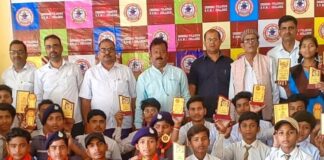 सिसवा के कॉलेज में परीक्षाफल वितरण:मेधावी छात्र सम्मानित, प्रथम स्थान पाने वालों को मिलीं निःशुल्क किताबें