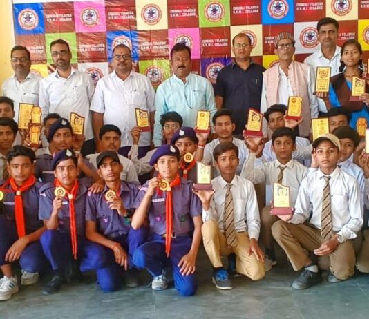 सिसवा के कॉलेज में परीक्षाफल वितरण:मेधावी छात्र सम्मानित, प्रथम स्थान पाने वालों को मिलीं निःशुल्क किताबें