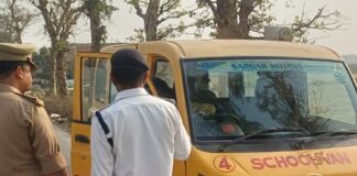 परतावल में 2 स्कूली बसों का काटा ₹10 हजार चालान:सीसीटीवी, फिटनेस और सुरक्षा उपकरणों की जांच की; ट्रैफिक नियम पालन करने की दी हिदायक