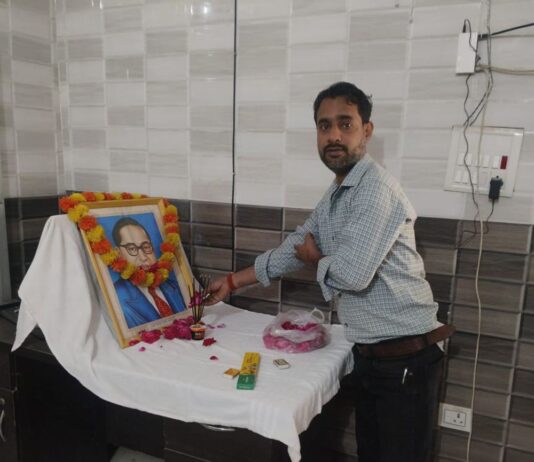 डॉ. भीमराव अंबेडकर जयंती मल्हीपुर में मनाई गई:संविधान निर्माता को दी गई श्रद्धांजलि, पुष्प अर्पित किए