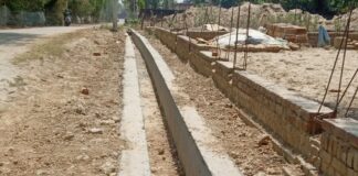 महादेवा नासिरगंज में बना पक्का नाला:जलभराव की समस्या से मिलेगी राहत, लंबे समय से थे परेशान ग्रामीण